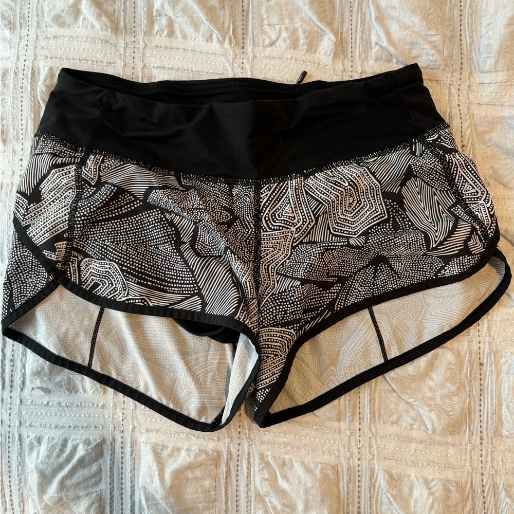 Lululemon Speed-Up Low-Rise Lined Short, 2.5” size 4